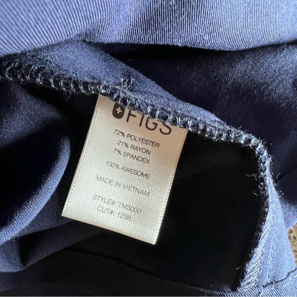 NEW Figs Chisec Three-Pocket Scrub Top Navy XS - Picture 4 of 5
